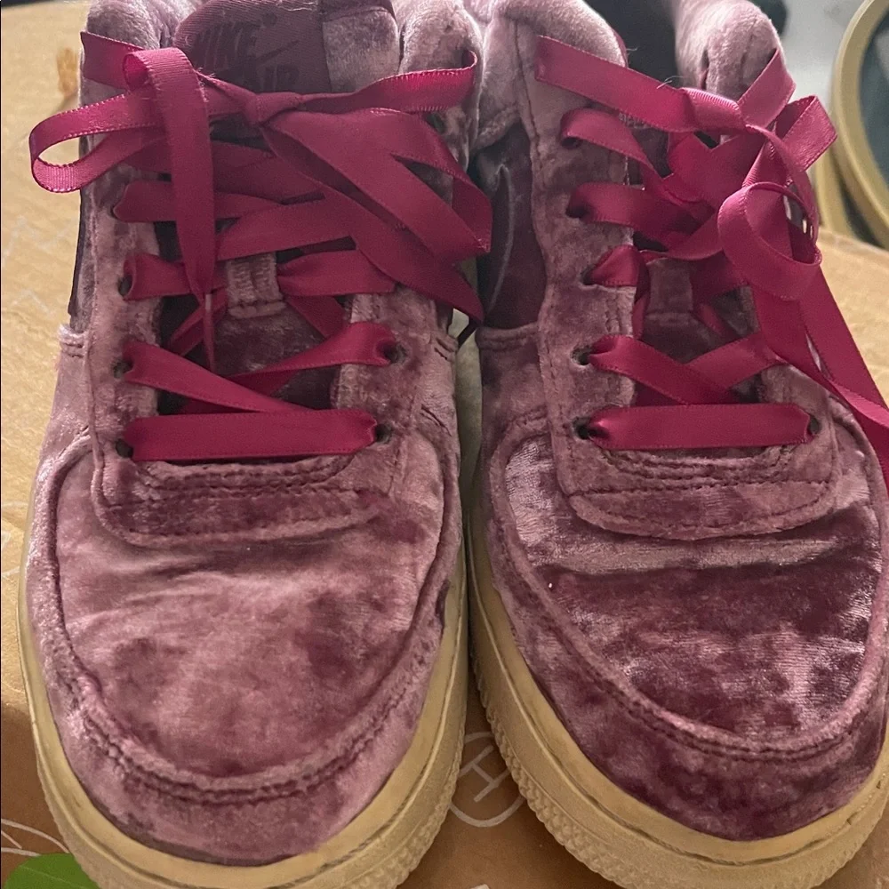 Nike Air Force 1 Low Crushed Velvet Youth 4 Tea Berry 849345-501
